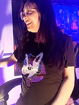 MiaStarts online show from December 3, 2025, 10:13 am