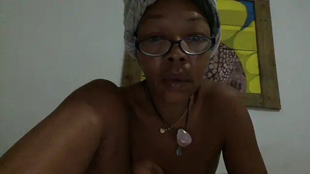 Snapshot of Ladyzee25 chatting on September 19, 2025, 2:46 am Ladyzee25 online show from September 19, 2025, 2:46 am