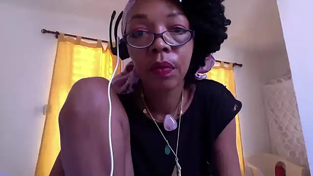 Snapshot of Ladyzee25 chatting on September 28, 2025, 2:55 pm Ladyzee25 online show from September 28, 2025, 2:55 pm