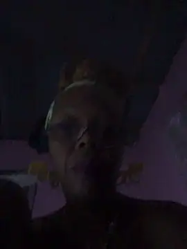 Snapshot of Ladyzee25 chatting on November 17, 2025, 8:20 am Ladyzee25 online show from November 17, 2025, 8:20 am