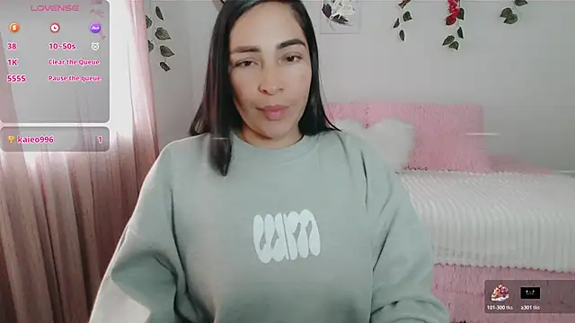 luna lgomez  online show from October 31, 2025, 2:07 pm