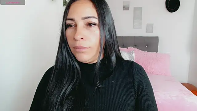 Snapshot of luna_lgomez_ chatting on February 10, 2026, 12:09 pm luna lgomez online show from February 10, 2026, 12:09 pm