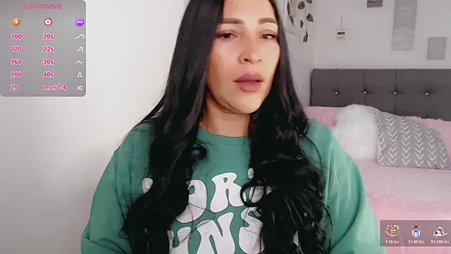 Snapshot of luna_lgomez_ chatting on February 19, 2026, 12:12 pm luna lgomez online show from February 19, 2026, 12:12 pm