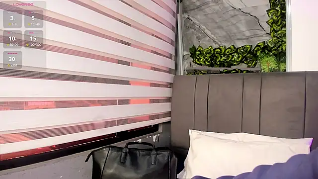 Snapshot of Fernanda_liie_ chatting on September 22, 2025, 12:29 pm Fernanda liie online show from September 22, 2025, 12:29 pm