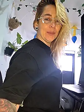 Snapshot of Sara_Valkyri chatting on February 21, 2026, 2:51 pm Sara Valkyri online show from February 21, 2026, 2:51 pm