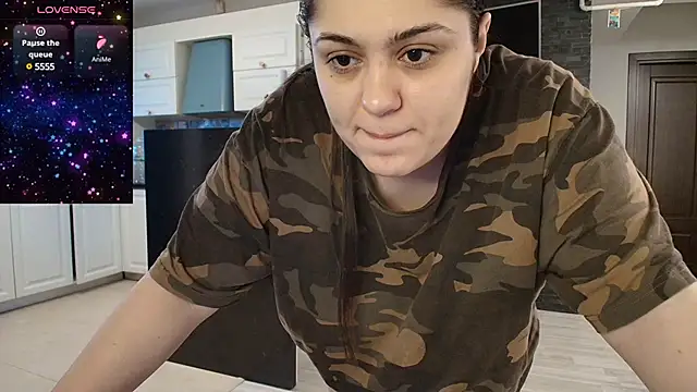 Layla- online show from December 17, 2024, 11:39 am