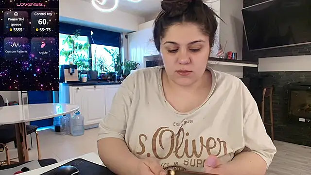 Layla- online show from February 26, 2025, 9:53 am