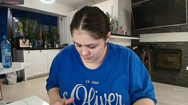 Layla- online show from March 16, 2025, 6:01 pm