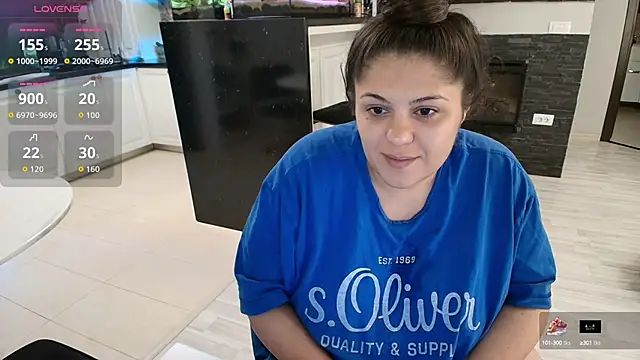 Layla- online show from September 25, 2025, 10:19 am