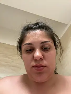 Layla- online show from September 27, 2025, 10:04 pm