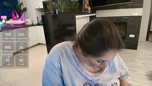 Layla- online show from November 6, 2025, 11:33 am