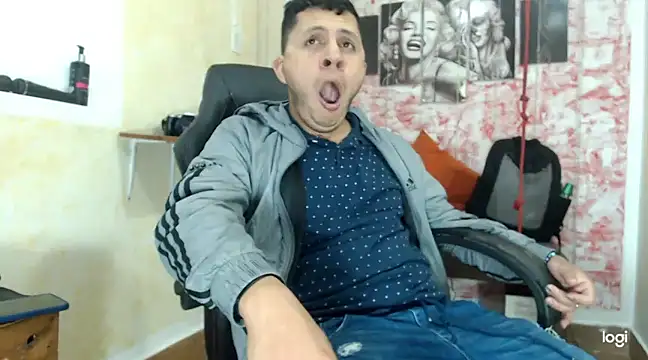 Snapshot of Emilianoveryhot chatting on March 17, 2025, 3:03 am Emilianoveryhot online show from March 17, 2025, 3:03 am