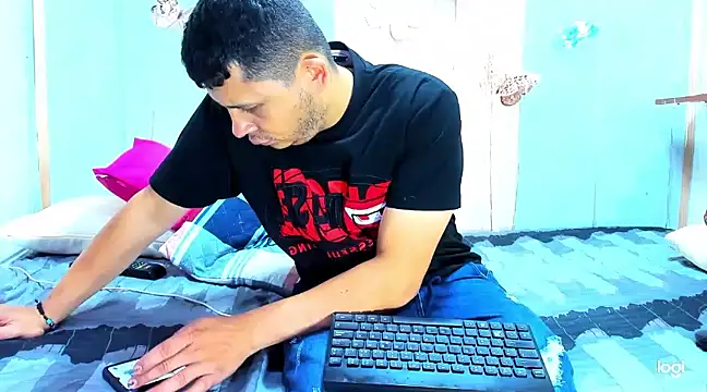 Snapshot of Emilianoveryhot chatting on March 19, 2025, 4:14 am Emilianoveryhot online show from March 19, 2025, 4:14 am