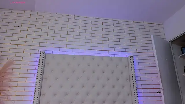 Emilly wilson  online show from January 14, 2026, 11:27 am