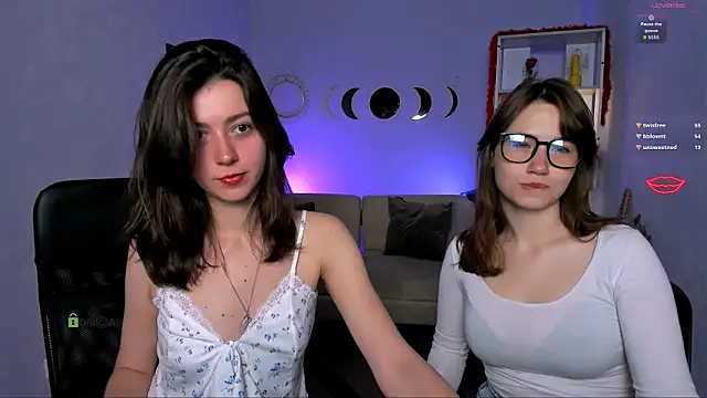 Snapshot of helli_belli chatting on May 19, 2026, 7:20 pm helli belli online show from May 19, 2026, 7:20 pm