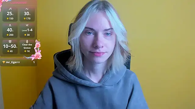 Snapshot of Fiona_Night chatting on October 14, 2025, 5:30 am Fiona Night online show from October 14, 2025, 5:30 am