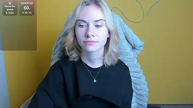 Snapshot of Fiona_Night chatting on November 19, 2025, 6:02 am Fiona Night online show from November 19, 2025, 6:02 am