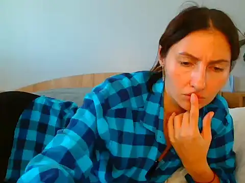 Snapshot of Irina9793 chatting on October 16, 2025, 9:32 am Irina9793 online show from October 16, 2025, 9:32 am