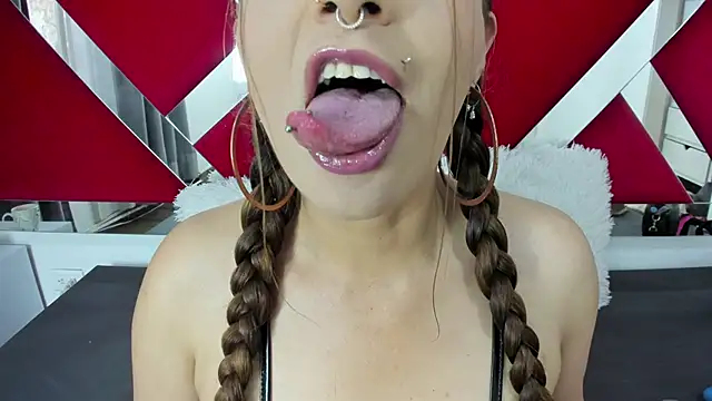 Snapshot of nicollewayne10 chatting on October 18, 2025, 10:10 pm nicollewayne10 online show from October 18, 2025, 10:10 pm