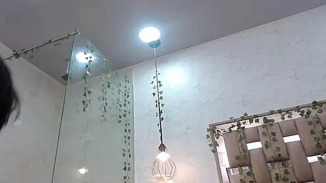 Aria and orien online show from March 4, 2025, 2:10 pm