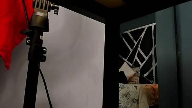 Snapshot of Melissa_23_ chatting on October 21, 2025, 11:11 am Melissa 23 online show from October 21, 2025, 11:11 am