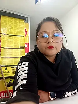 lia-taylor33 online show from March 20, 2025, 6:42 pm