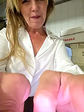 Melody73 online show from November 9, 2025, 9:18 am