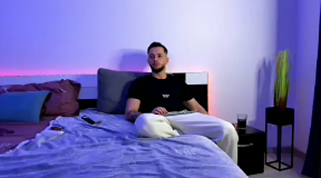 Snapshot of nicholasX1 chatting on March 12, 2025, 1:03 am nicholasX1 online show from March 12, 2025, 1:03 am