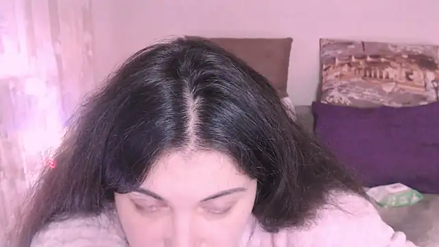 Snapshot of SoftLia chatting on December 9, 2024, 9:16 pm SoftLia online show from December 9, 2024, 9:16 pm