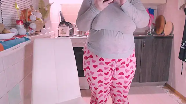 Snapshot of SoftLia chatting on December 31, 2024, 5:51 pm SoftLia online show from December 31, 2024, 5:51 pm