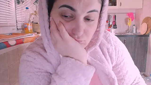 Snapshot of SoftLia chatting on January 21, 2025, 8:21 pm SoftLia online show from January 21, 2025, 8:21 pm