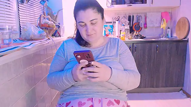 Snapshot of SoftLia chatting on January 22, 2025, 10:05 pm SoftLia online show from January 22, 2025, 10:05 pm