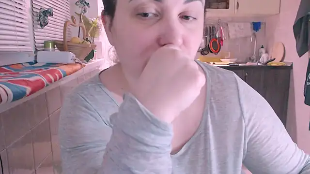 Snapshot of SoftLia chatting on February 1, 2025, 5:37 pm SoftLia online show from February 1, 2025, 5:37 pm