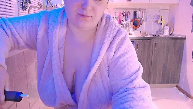 Snapshot of SoftLia chatting on February 3, 2025, 12:15 am SoftLia online show from February 3, 2025, 12:15 am