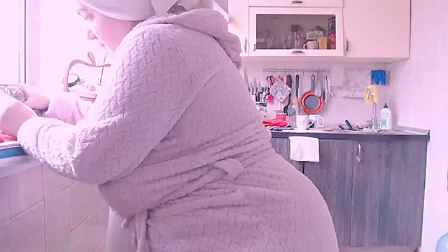 Snapshot of SoftLia chatting on February 9, 2025, 6:43 am SoftLia online show from February 9, 2025, 6:43 am