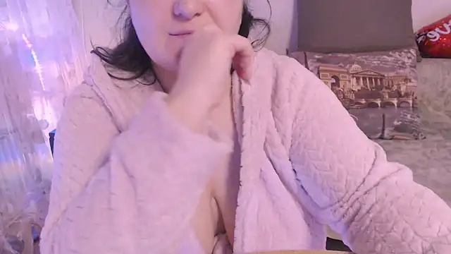 Snapshot of SoftLia chatting on March 3, 2025, 3:20 pm SoftLia online show from March 3, 2025, 3:20 pm