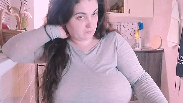 Snapshot of SoftLia chatting on March 14, 2025, 4:09 pm SoftLia online show from March 14, 2025, 4:09 pm