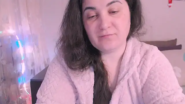 Snapshot of SoftLia chatting on March 18, 2025, 7:10 pm SoftLia online show from March 18, 2025, 7:10 pm