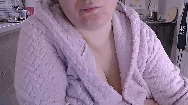 Snapshot of SoftLia chatting on September 28, 2025, 10:15 pm SoftLia online show from September 28, 2025, 10:15 pm