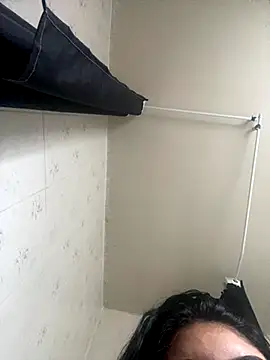 mayteziinhaa online show from September 25, 2025, 3:05 pm