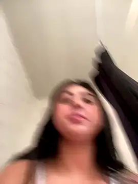 mayteziinhaa online show from October 7, 2025, 11:40 am