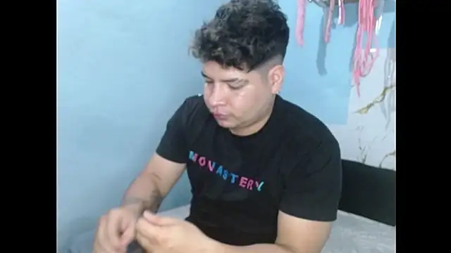 Snapshot of lunaxxx_69 chatting on March 20, 2025, 1:24 am lunaxxx 69 online show from March 20, 2025, 1:24 am