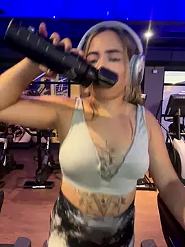 Snapshot of lunaxxx_69 chatting on October 7, 2025, 9:34 pm lunaxxx 69 online show from October 7, 2025, 9:34 pm