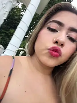 Snapshot of lunaxxx_69 chatting on November 7, 2025, 9:59 pm lunaxxx 69 online show from November 7, 2025, 9:59 pm