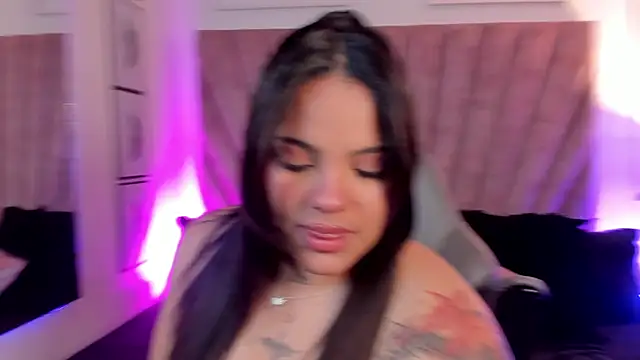 Snapshot of LunaSotto chatting on October 8, 2025, 7:55 pm LunaSotto online show from October 8, 2025, 7:55 pm