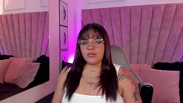 Snapshot of LunaSotto chatting on October 28, 2025, 8:55 pm LunaSotto online show from October 28, 2025, 8:55 pm