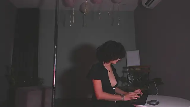 Snapshot of Zoe-S chatting on March 20, 2025, 1:26 pm Zoe-S online show from March 20, 2025, 1:26 pm