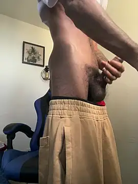Snapshot of Miguel_bigcock chatting on July 17, 2026, 11:09 pm Miguel bigcock online show from July 17, 2026, 11:09 pm