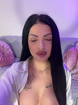 IrisRossie online show from June 4, 2026, 5:13 am