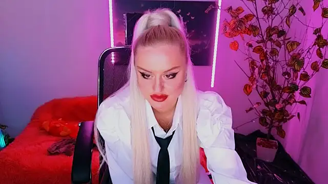 Snapshot of Miss_Alice_Silver chatting on October 3, 2025, 9:56 pm Miss Alice Silver online show from October 3, 2025, 9:56 pm